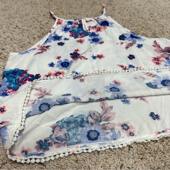 Large floral tank top - Picture 6 of 9